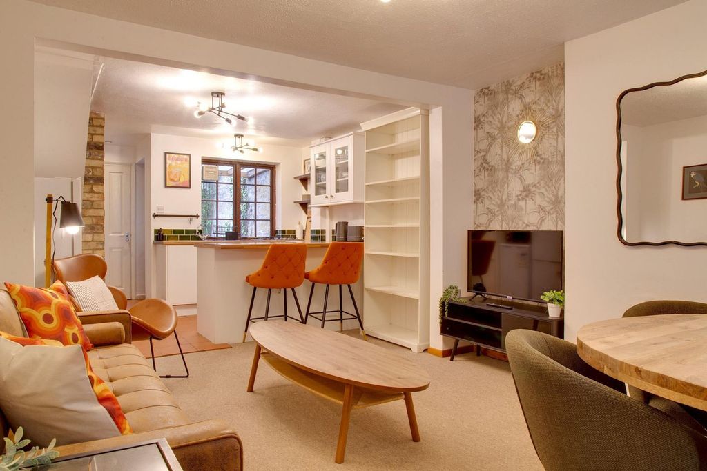 Property photo 1 of 32 Living Room