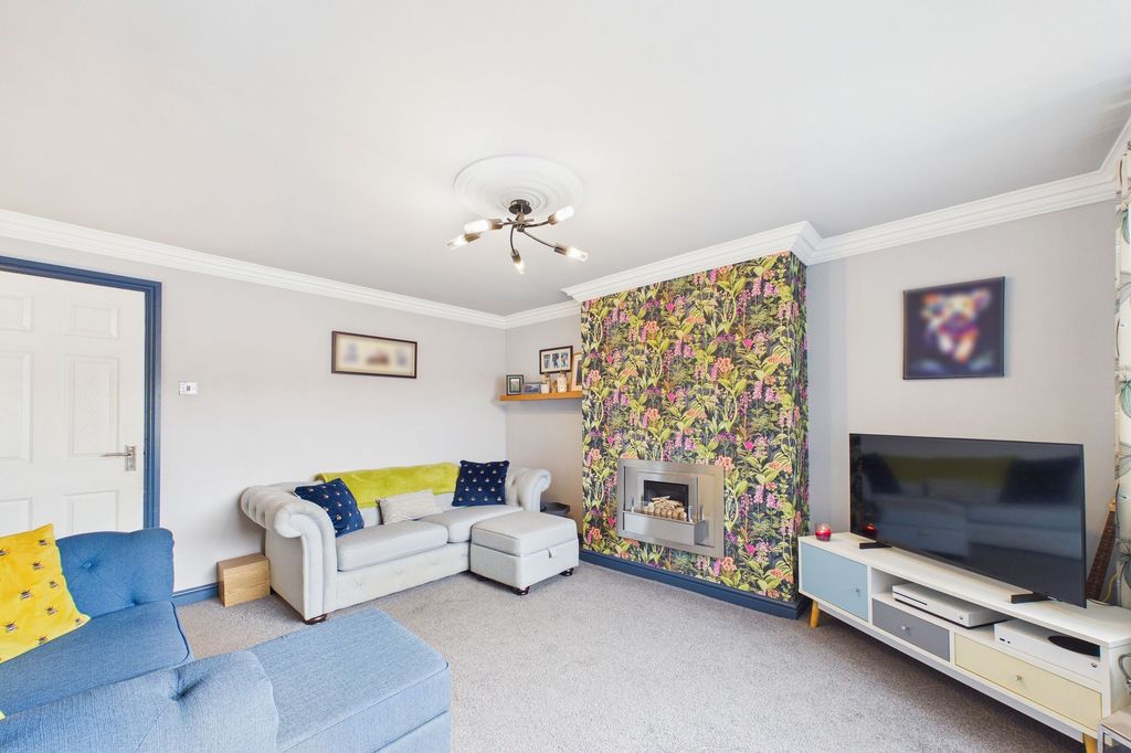 Property photo 2 of 21