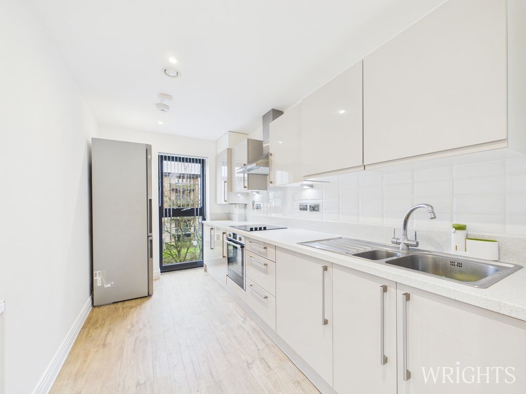 Property photo 3 of 14 Cam05659G0-Pr0086-Still001