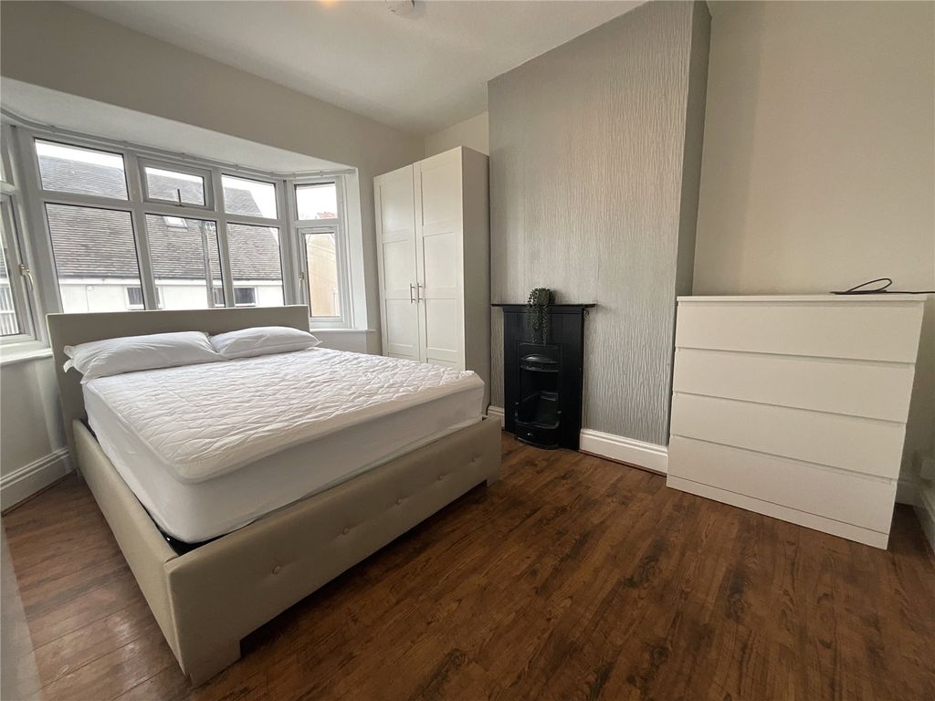 Property photo 2 of 8 Picture No. 11