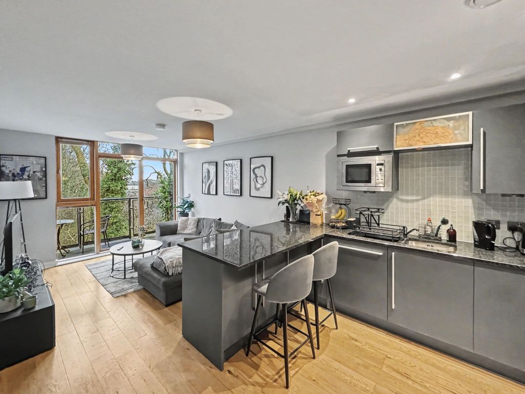 Property photo 2 of 20