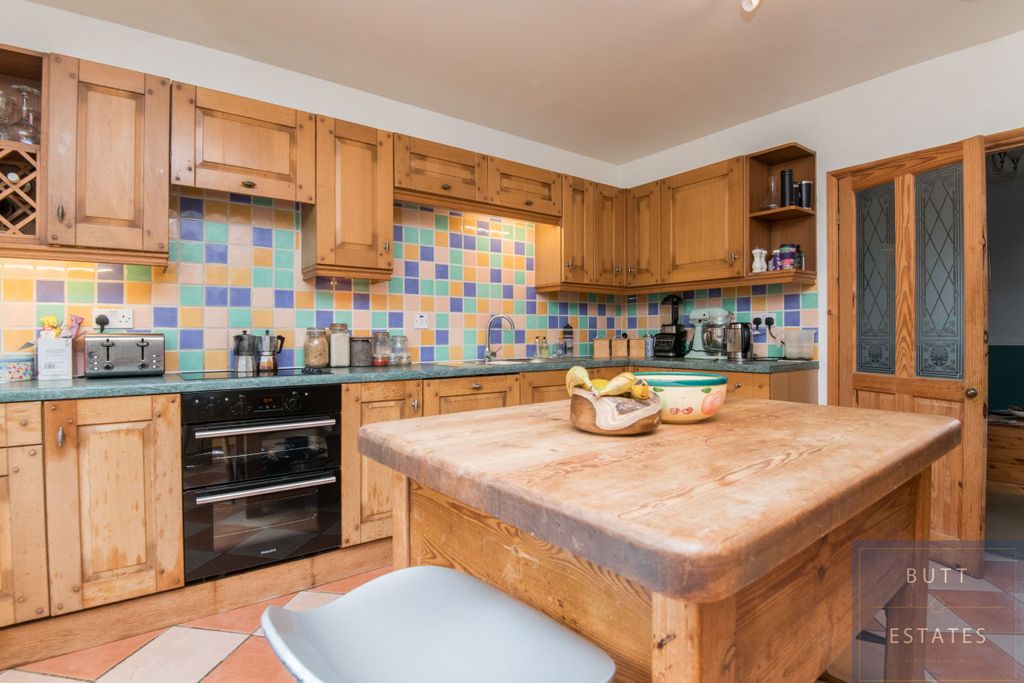 Property photo 2 of 17