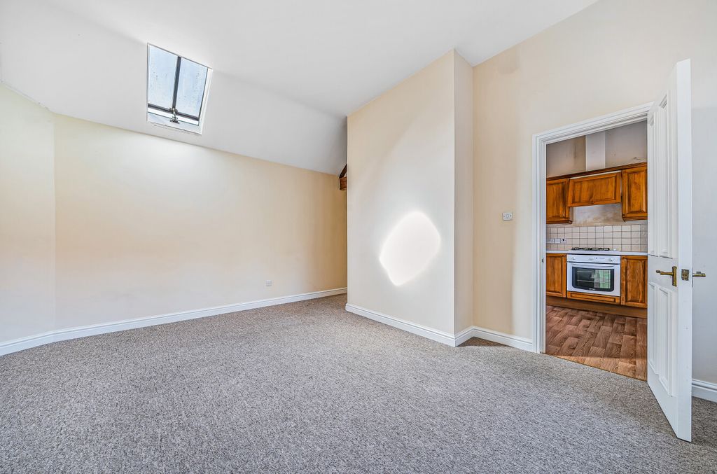 Property photo 3 of 10 Sitting Room