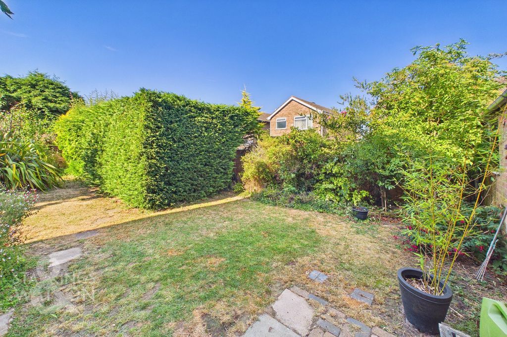 Property photo 2 of 20