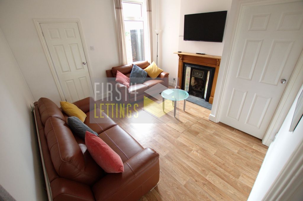 Property photo 1 of 11 Photo 7