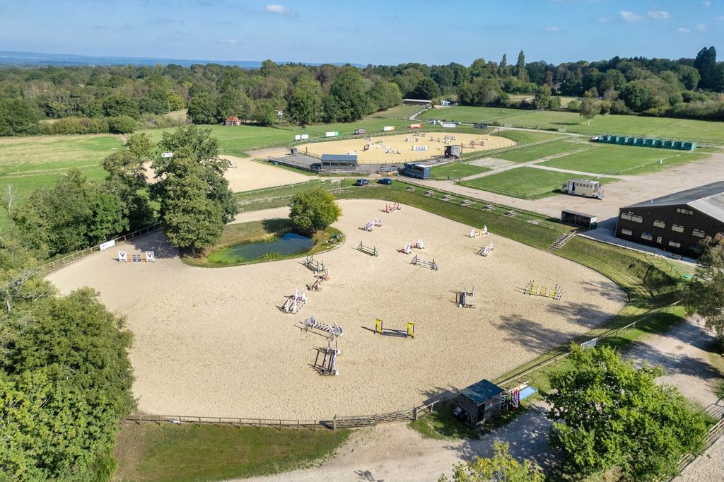 Property photo 2 of 25 Main Arenas