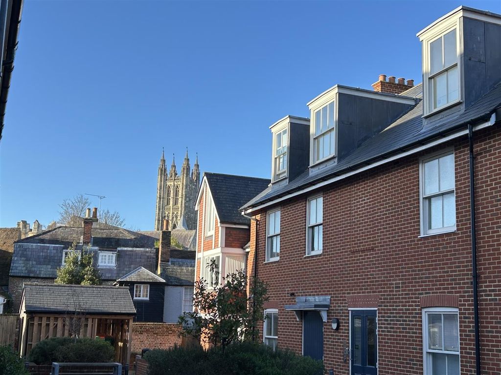 Property photo 1 of 9 Beautiful Brick Exterior With Cathedral Views...