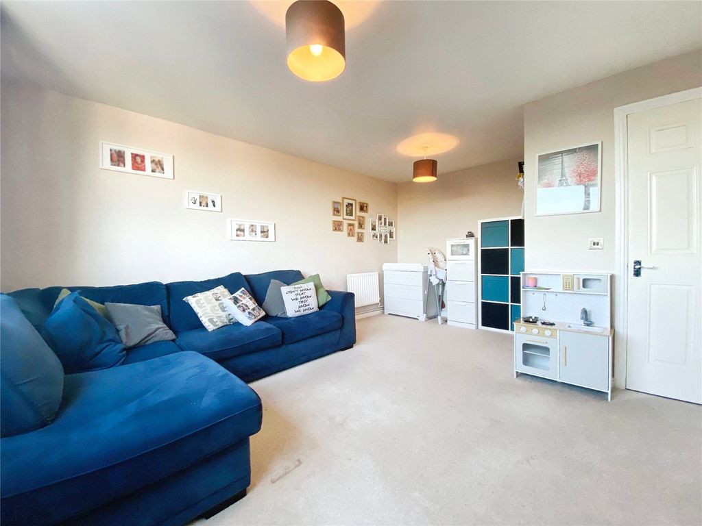 Property photo 2 of 7 Living Room