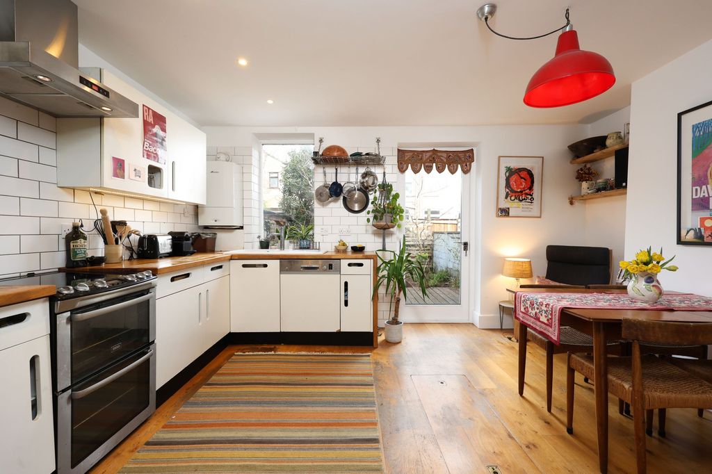 Property photo 2 of 21