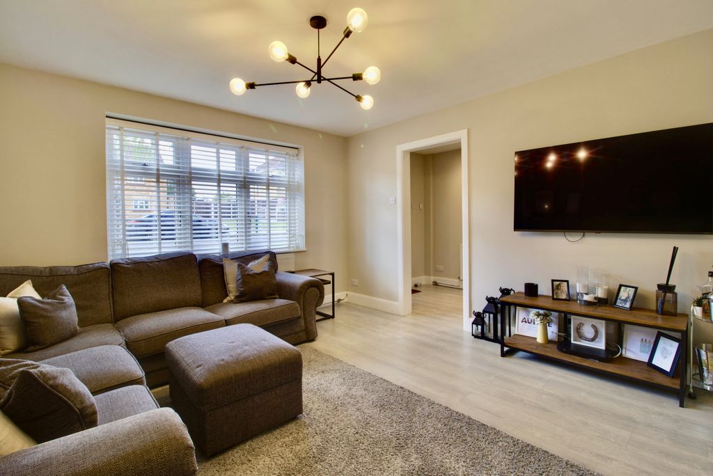 Property photo 2 of 23