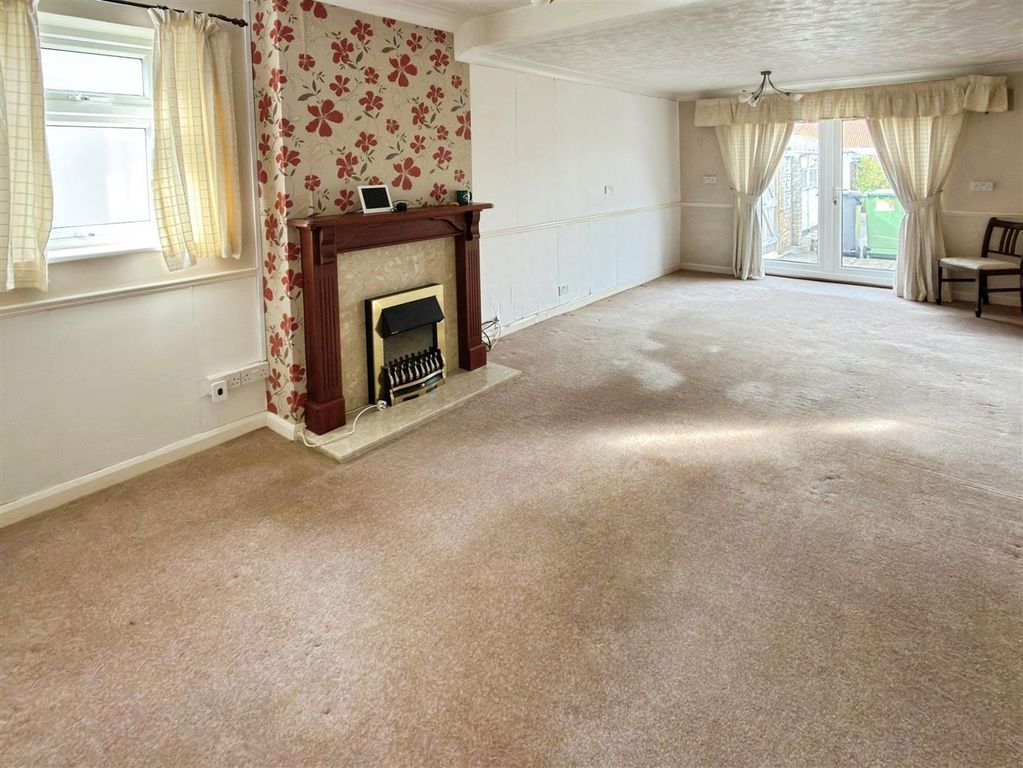 Property photo 3 of 13 Longden Ave (8).Jpg