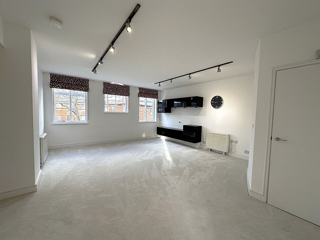 Property photo 2 of 11 Lounge View 1