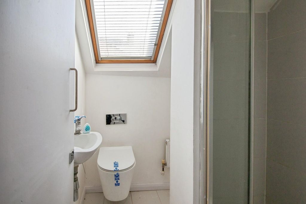 Property photo 3 of 13 Bathroom