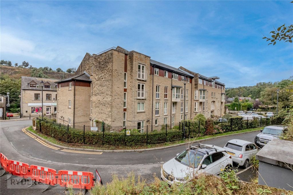 Property photo 1 of 14 Warburton Court