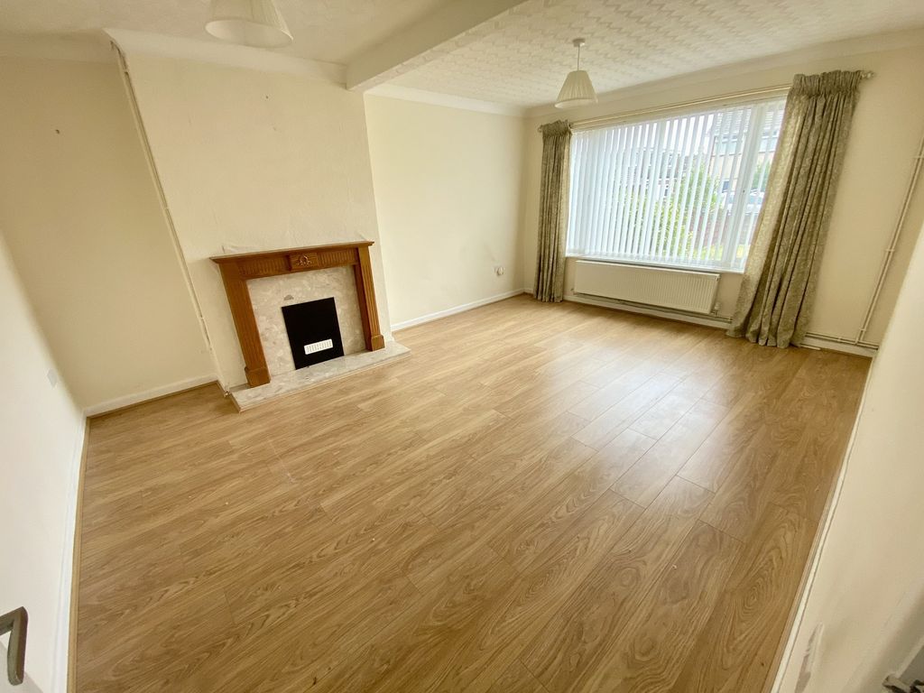 Property photo 2 of 15 Lounge
