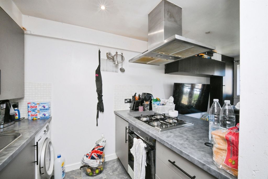 Property photo 3 of 12