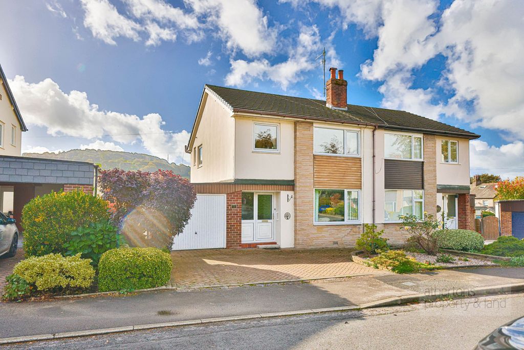 Property photo 1 of 28