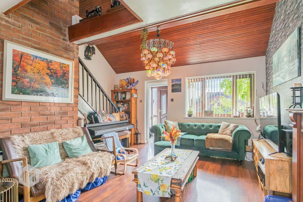 Property photo 2 of 24