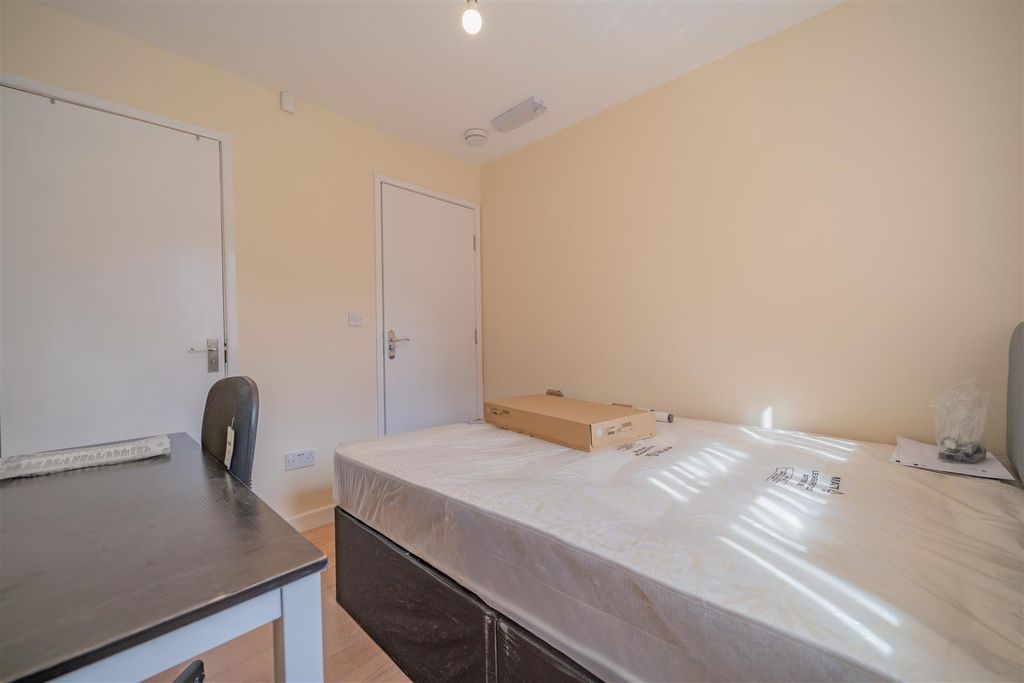 Property photo 2 of 13 Bedroom