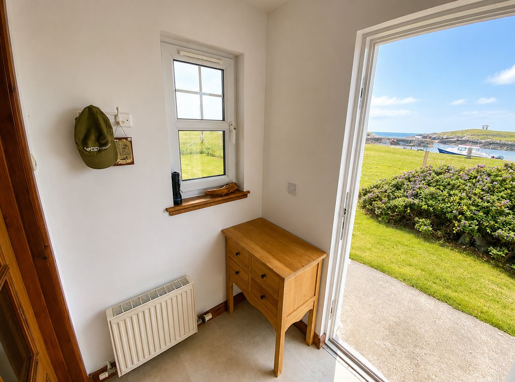 Property photo 3 of 34