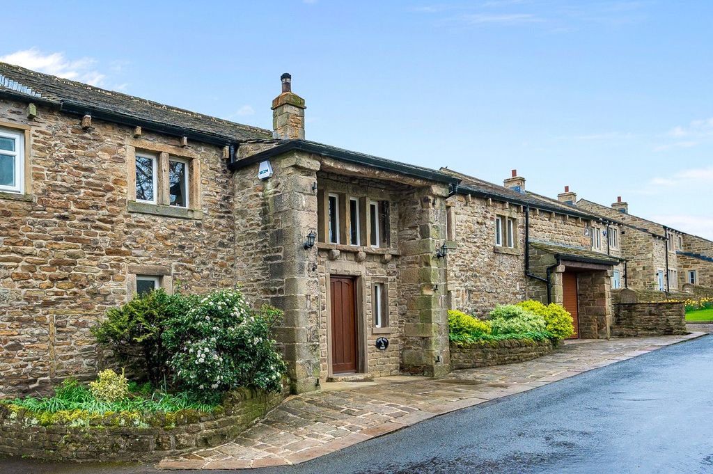 Property photo 1 of 30 External