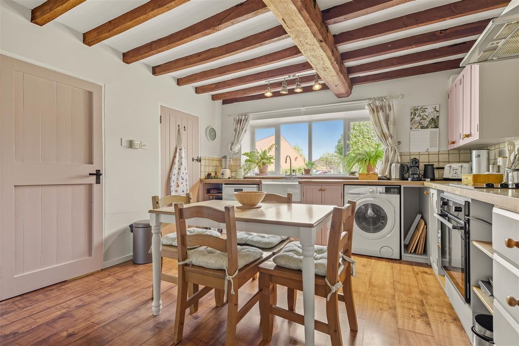 Property photo 2 of 18 Kitchen