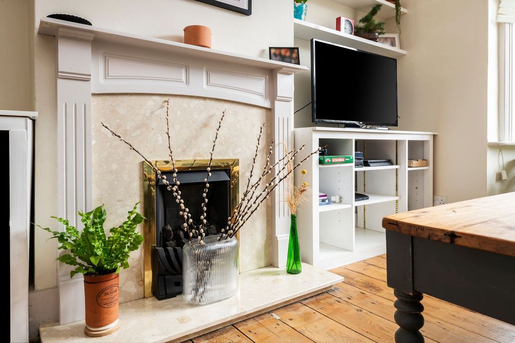 Property photo 3 of 12