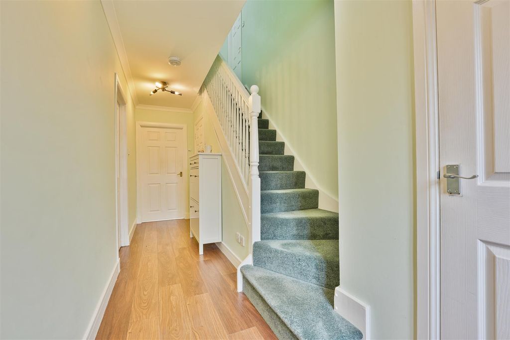 Property photo 3 of 34