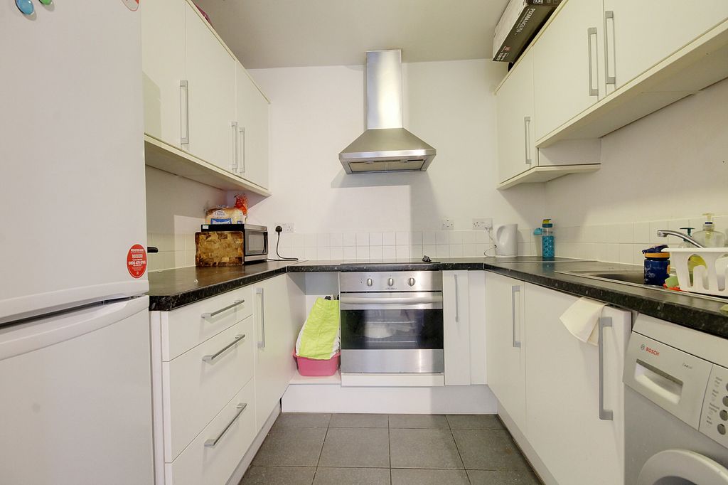 Property photo 3 of 8 39 Westgate Kitch