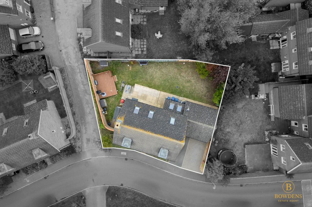 Property photo 2 of 32