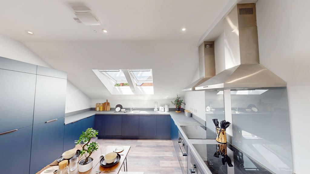 Property photo 3 of 17 Kitchen