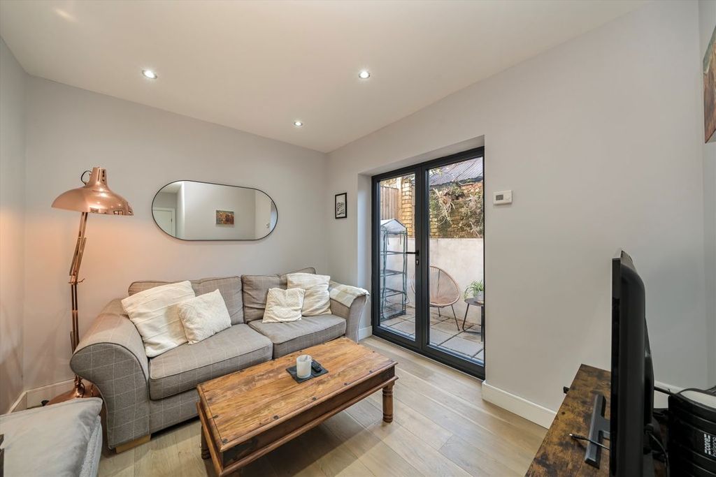 Property photo 2 of 7