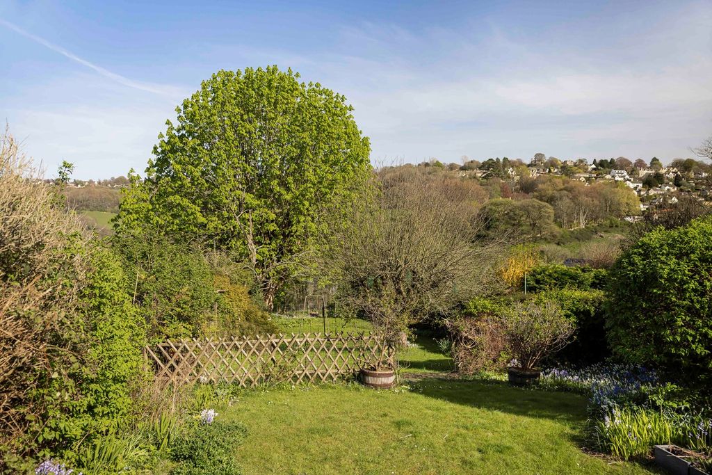 Property photo 2 of 37