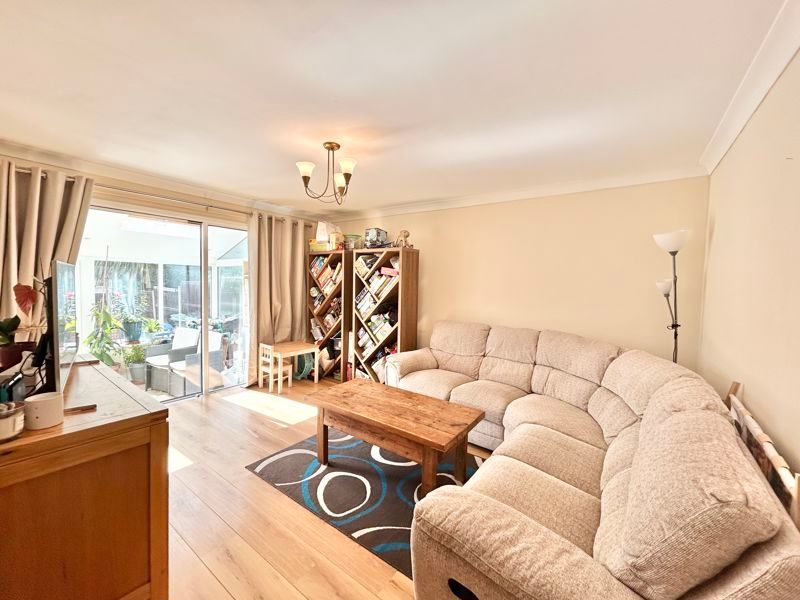 Property photo 3 of 17 Photo 6
