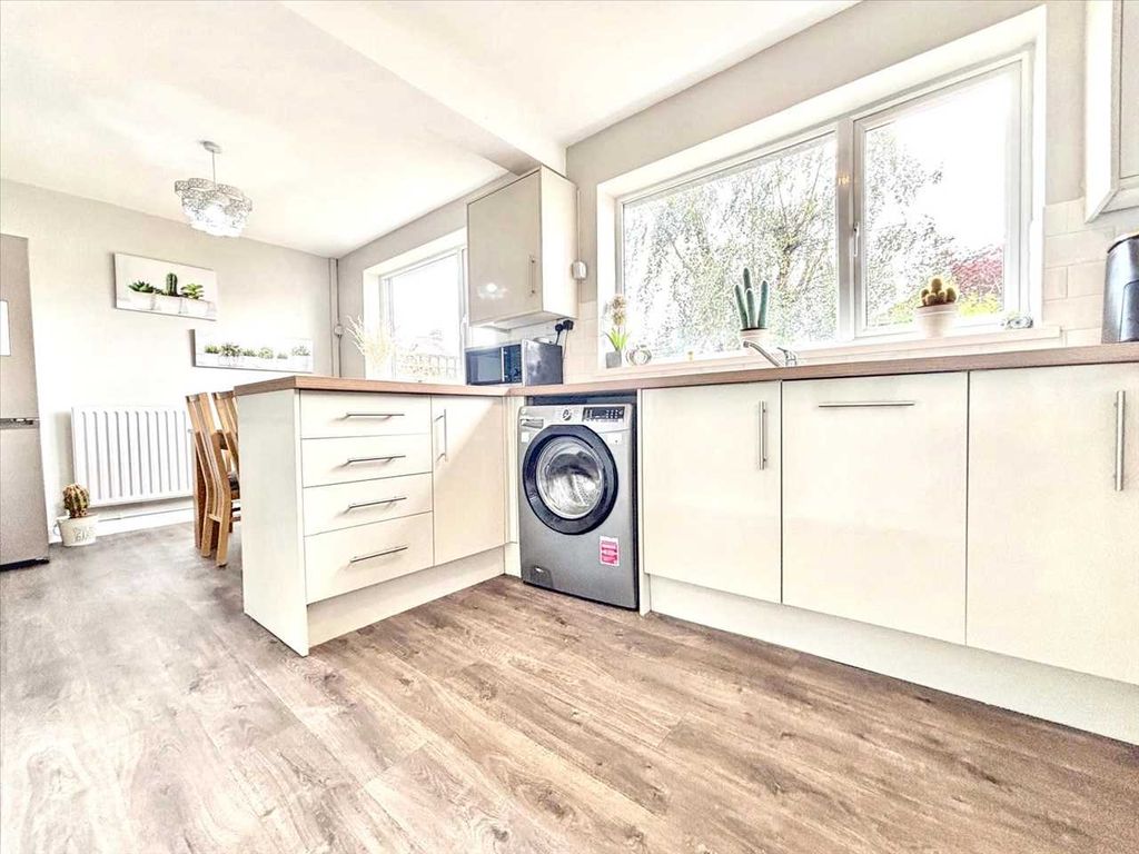 Property photo 2 of 20 Kitchen