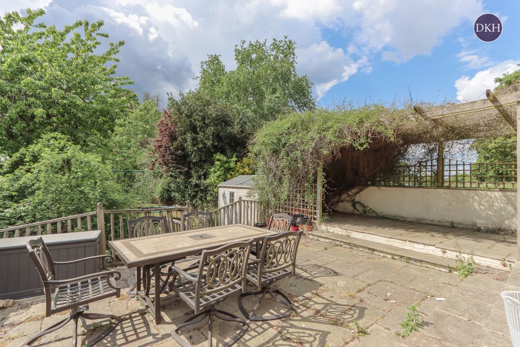 Property photo 2 of 16 Picture No. 15