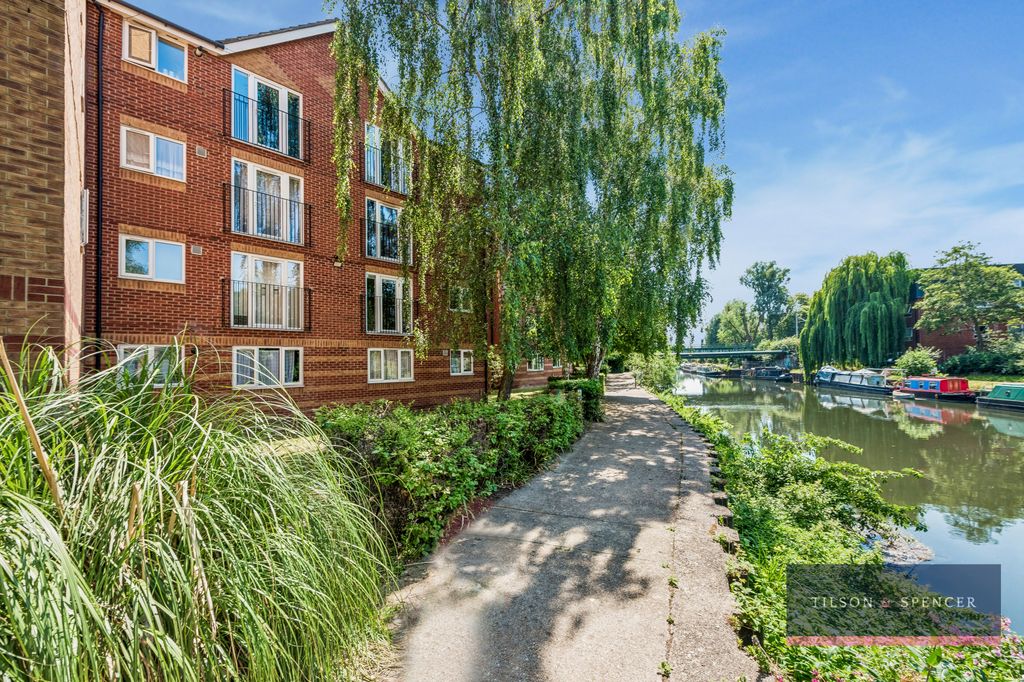 Property photo 1 of 17 1906202615_Tils_125 Bream Close _N17 9Dq_018_Wm