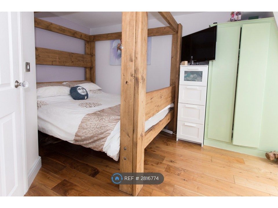 Property photo 3 of 11 Bedroom 1
