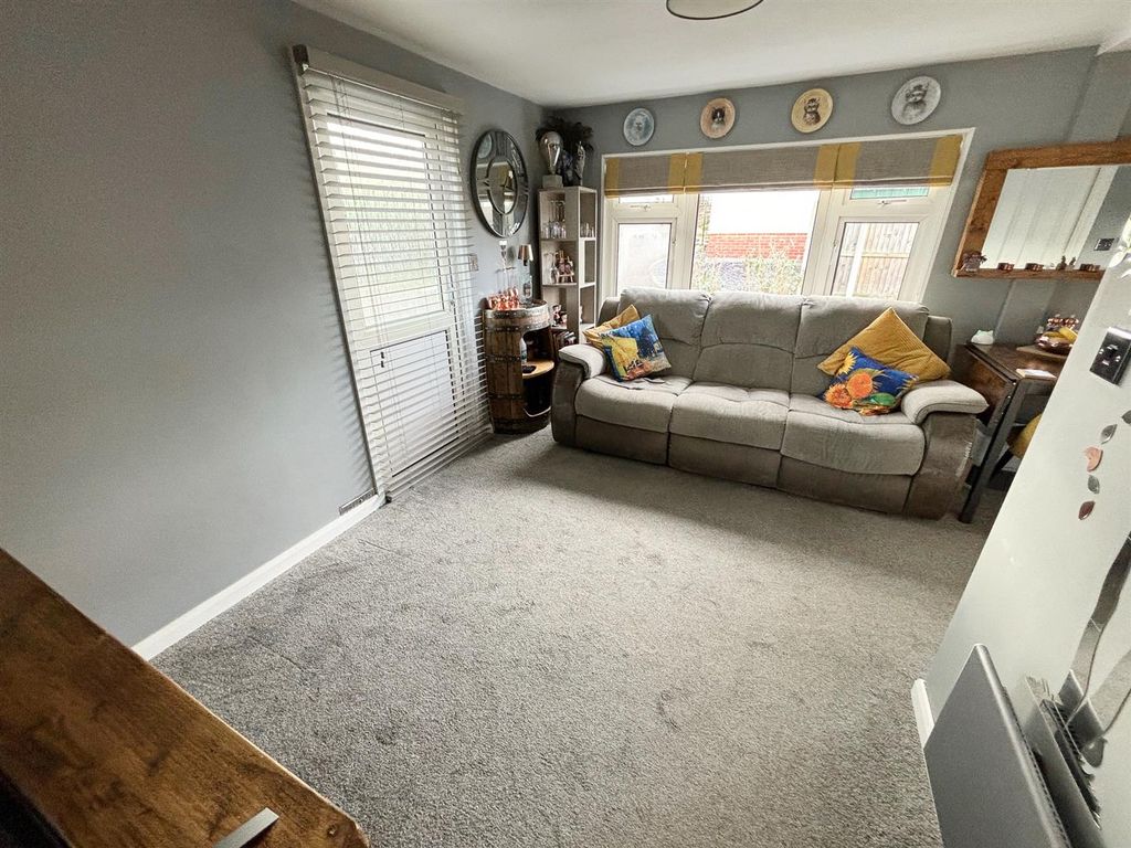 Property photo 3 of 12 Gwtxf5Nnmuase581F8Uxbq