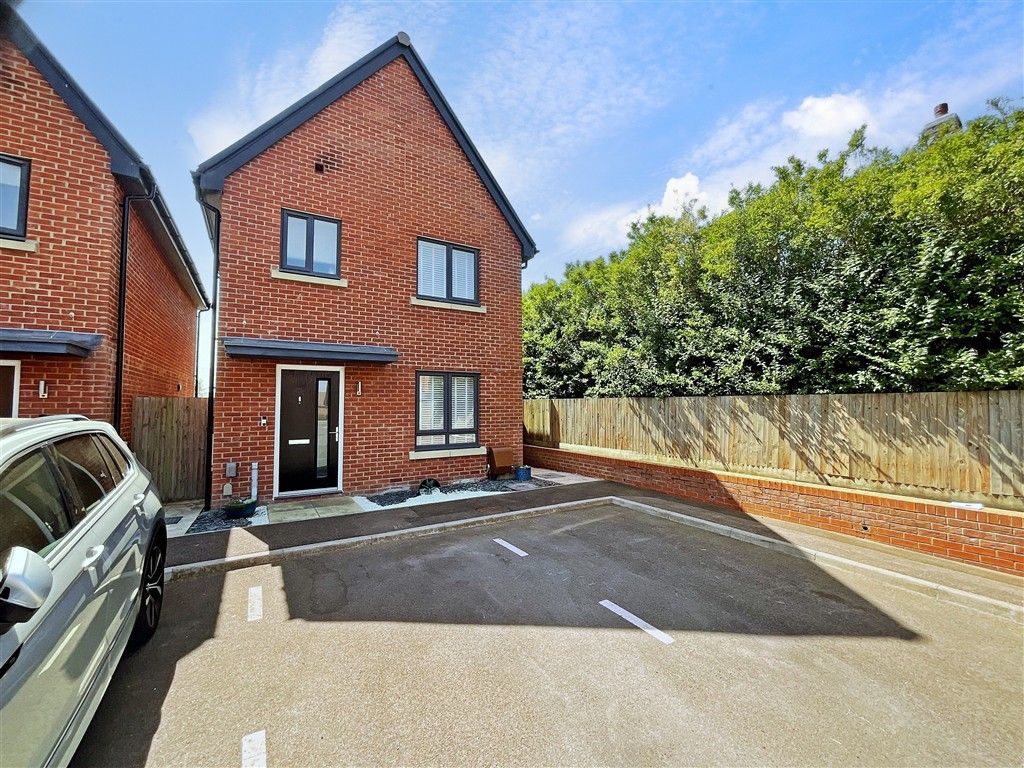 Property photo 1 of 7 External