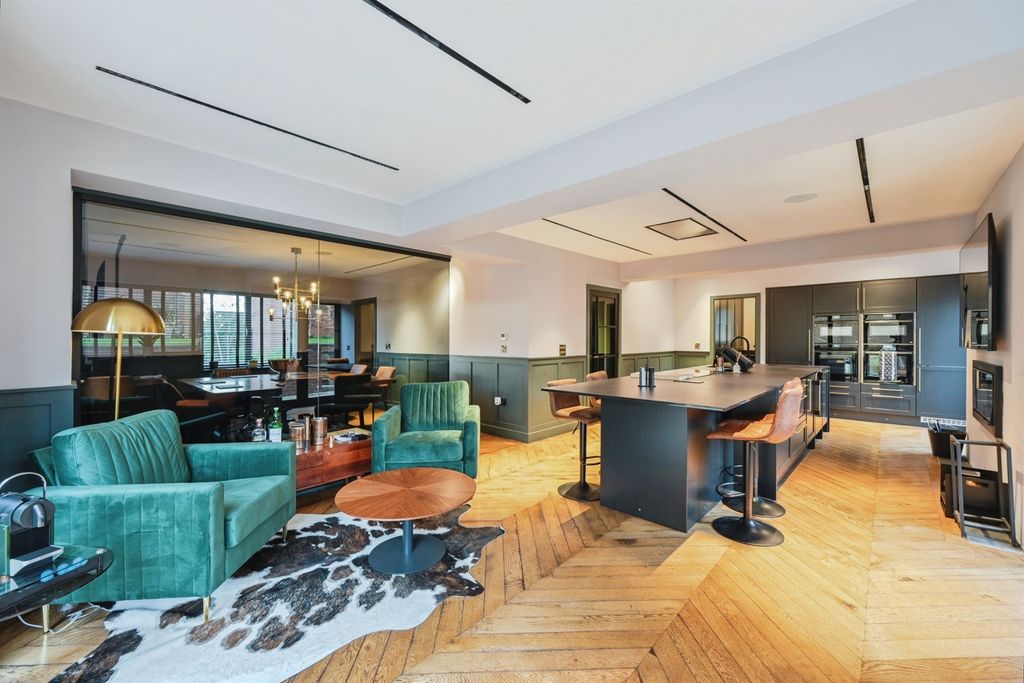 Property photo 2 of 29