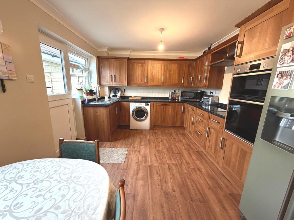 Property photo 3 of 10 Kitchen.Jpg