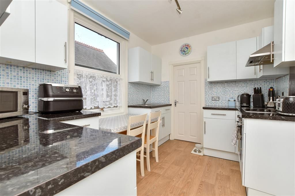Property photo 3 of 10 Kitchen