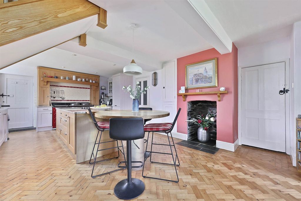 Property photo 2 of 26 Picture No. 32