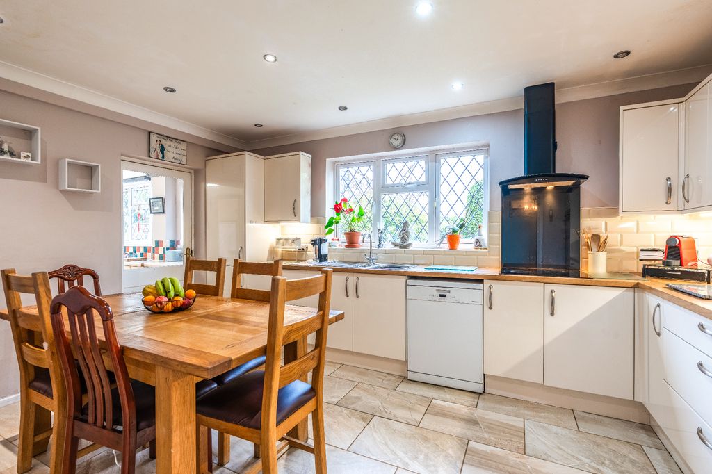 Property photo 3 of 31