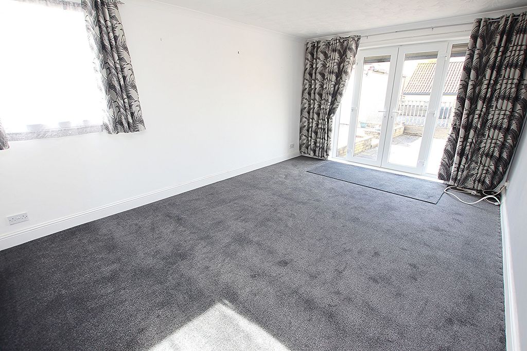 Property photo 2 of 15 Lounge