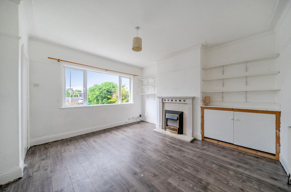 Property photo 3 of 21 1457560-15-69Fc94...