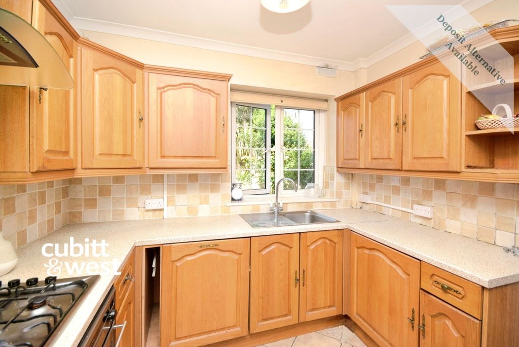 Property photo 2 of 9 Kitchen