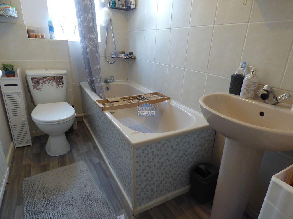 Property photo 3 of 15 Bathroom