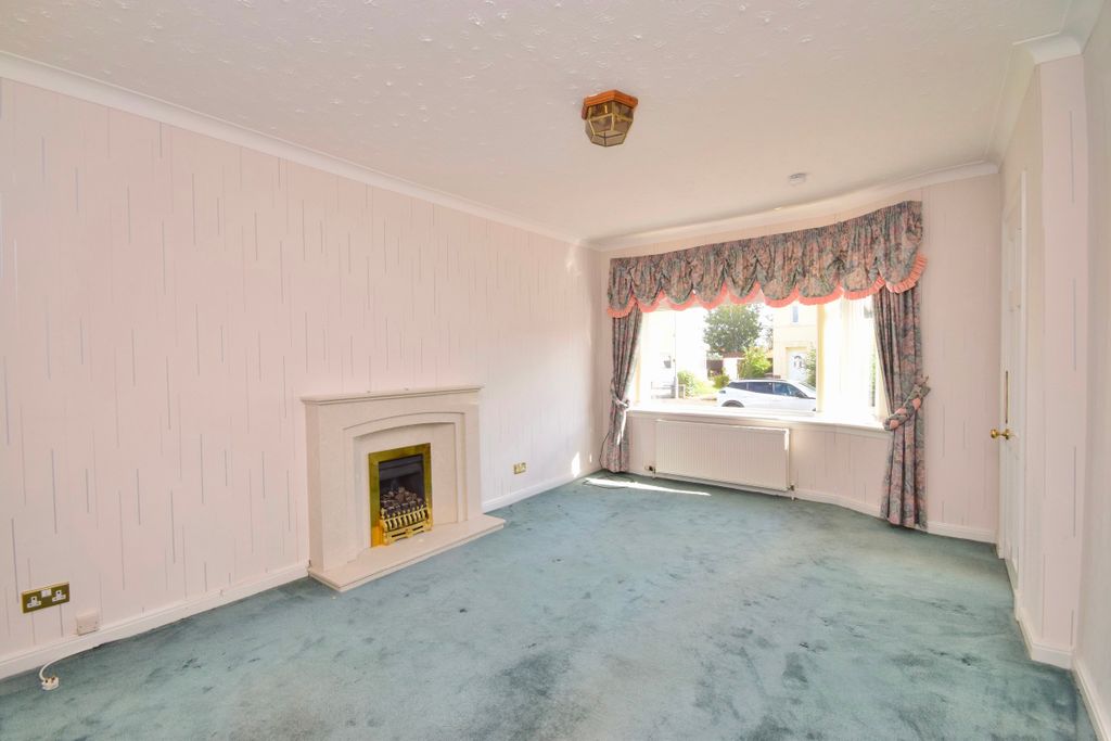 Property photo 2 of 32